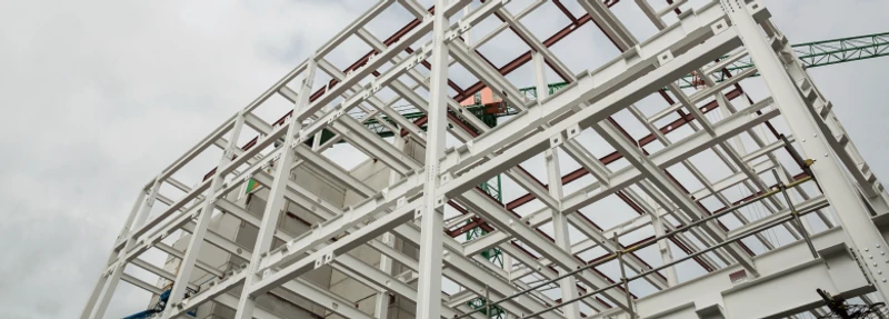 Estrutura metálica ou alvenaria: qual a melhor opção?