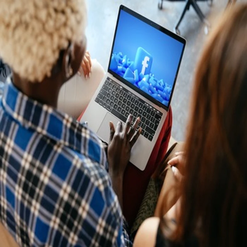 Empresa de anúncios no Facebook