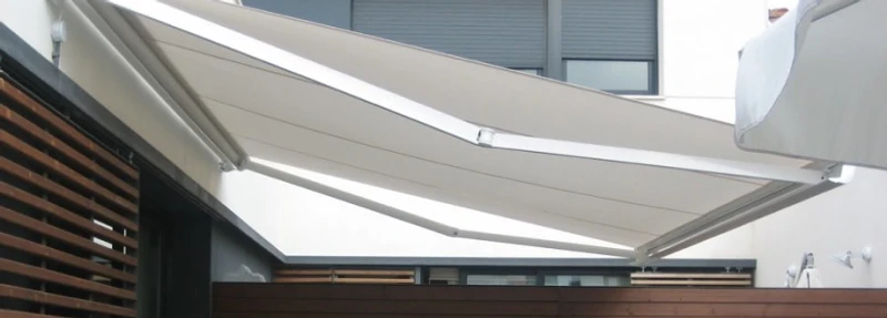 Toldo articulado manual ou motorizado?