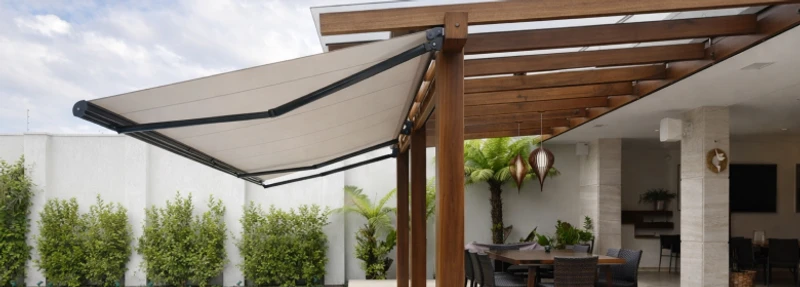 Toldo Retrátil: o que é, vantagens e onde usar