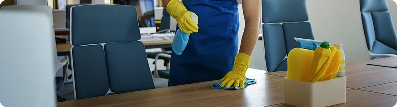 Como economizar material de limpeza na empresa